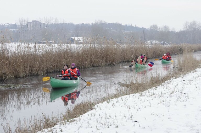 Különleges téli túraötlet: evezz a Hévízi-csatornán!
