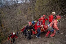 A Vadálló-köveknél bokasérült kirándulót mentettek