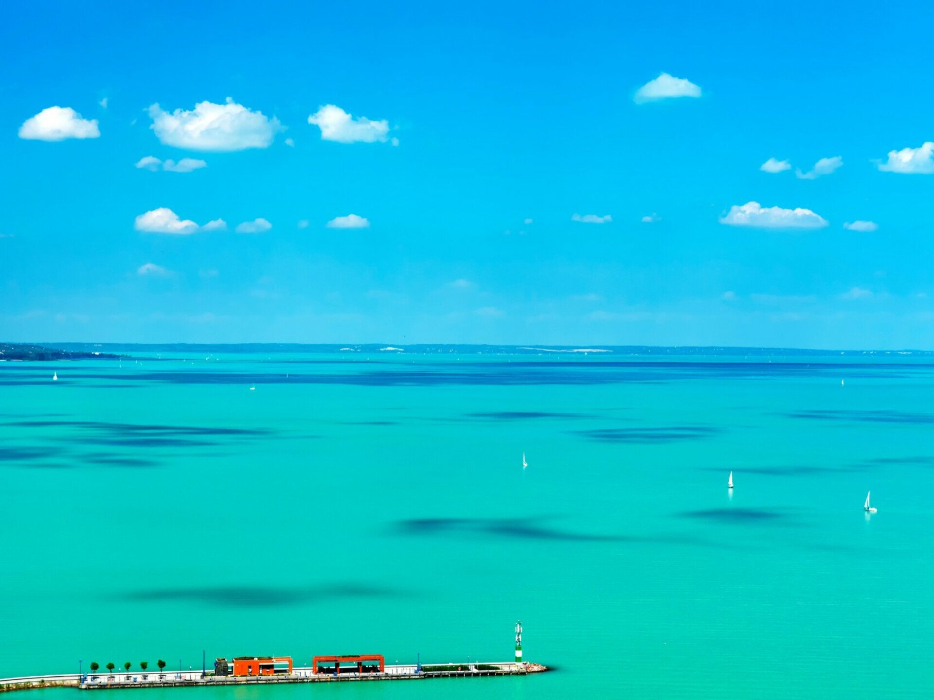 Mennyi víz van a Balatonban?
