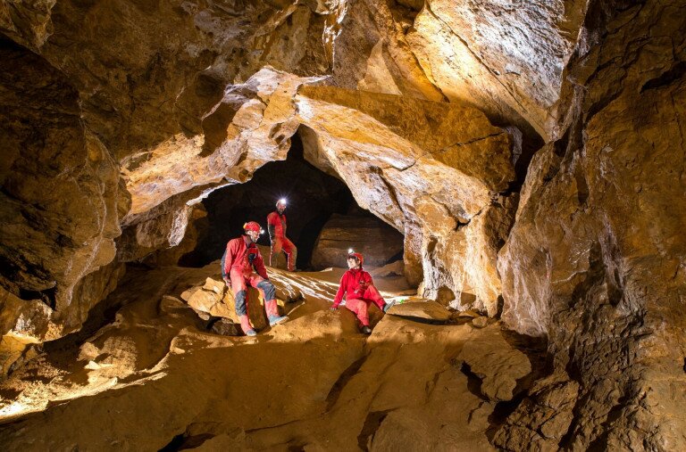 Ezek a legjobb overallos barlangi túrák Magyarországon