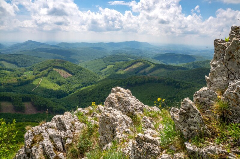 05 Három-kőről kitekintve Felsőtárkány medencéje felé 02 FOTO Dömsödi Áron
