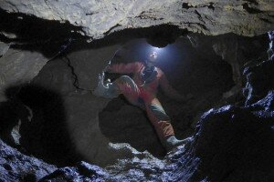 100 méter mélyre nyúló járatot tártak fel a pilisi barlangban