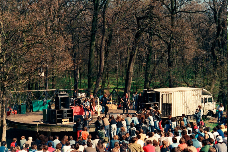 13 ELOTTE-UTANA színpad-01-1987