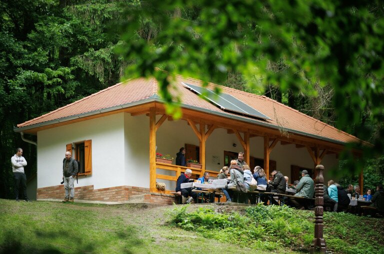 Ahol a csapból is sárkányvér folyik: kipróbáltuk a Mecsek legújabb kulcsosházát