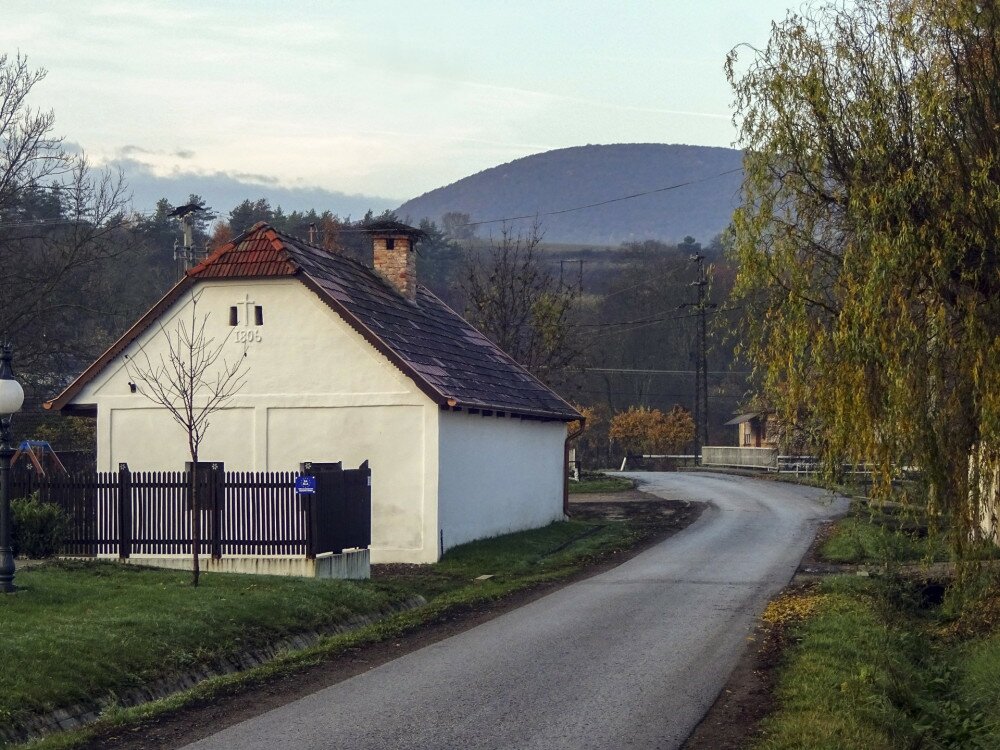 1. Erdőhorváti utcakép egy több mint 200 éves házzal