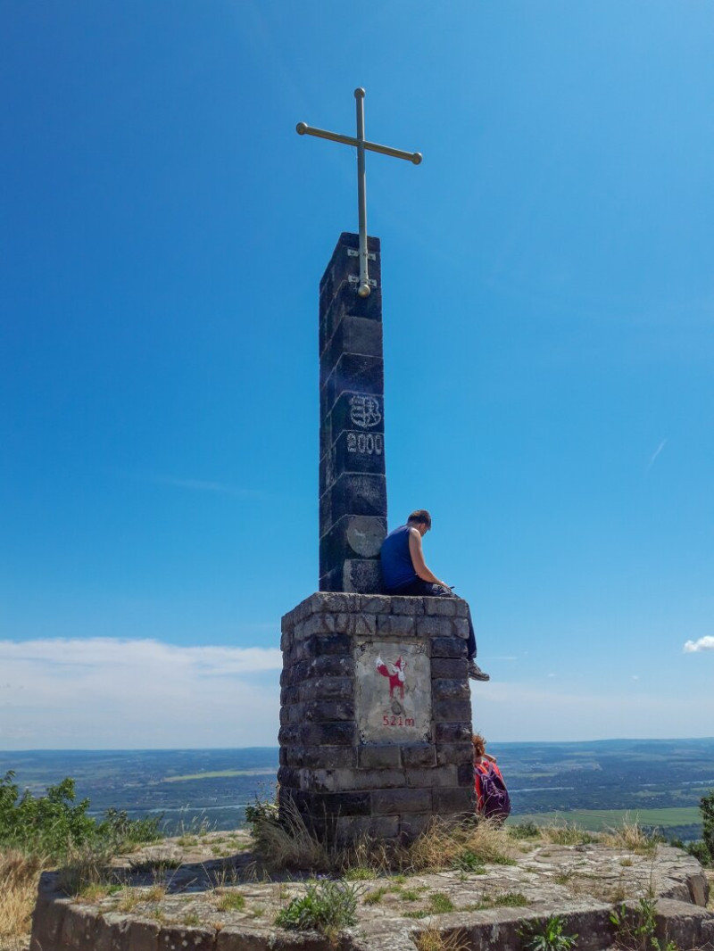20230731_122506_Vörös-kő-emlékmű