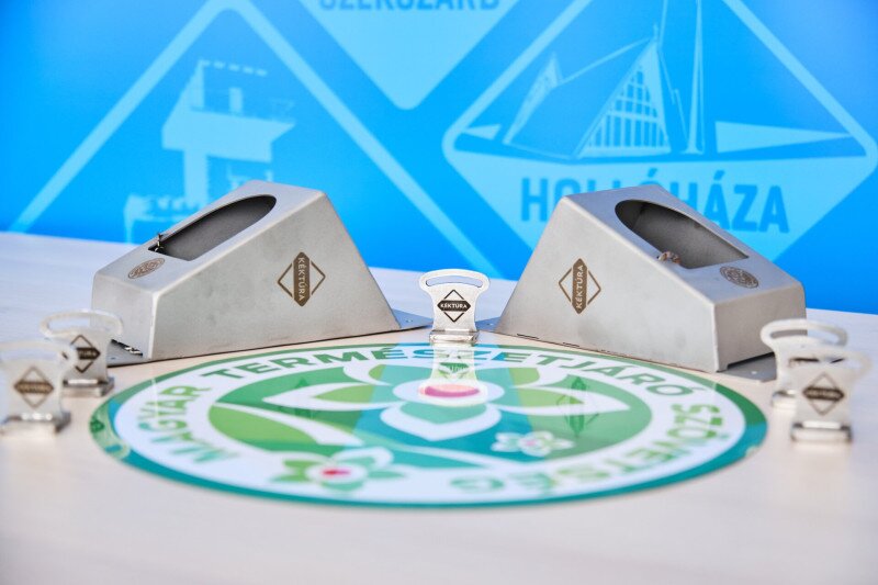 2247_XS109717_250428