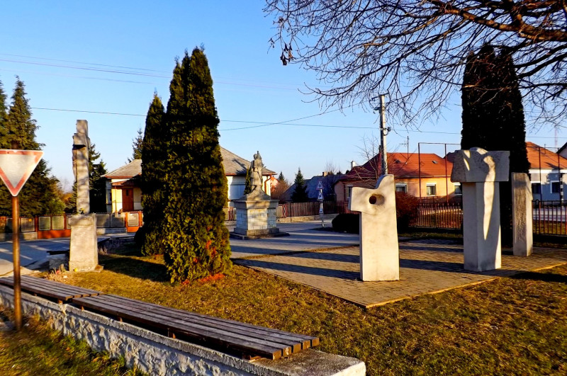 24 főtér Tésen