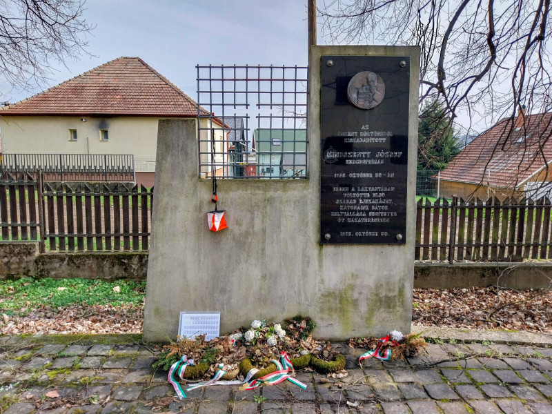 26. Mindszenty-emlékmű a laktanya udvarán