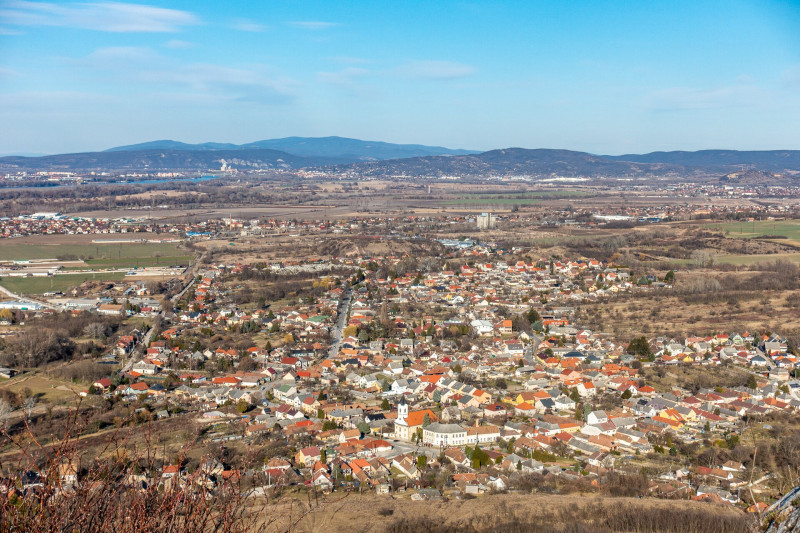 35 kilátás Tokodra