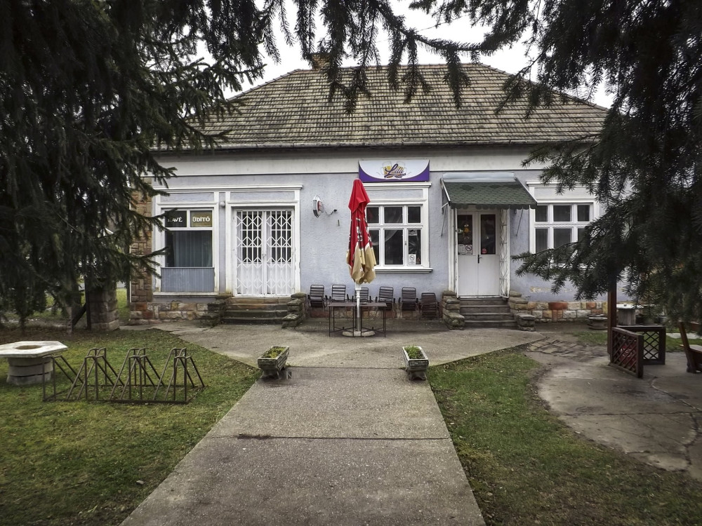 46 Lila presszó
