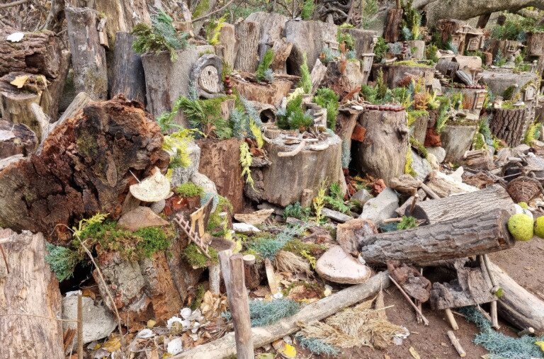 Volt, nincs – Vandálok semmisíttették meg Manófalvát