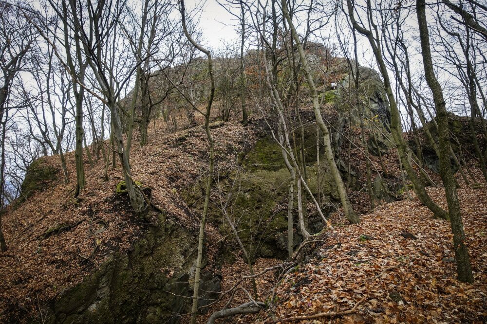 4 Pécs-kő impozáns sziklatömbjét meg is mászhatjuk