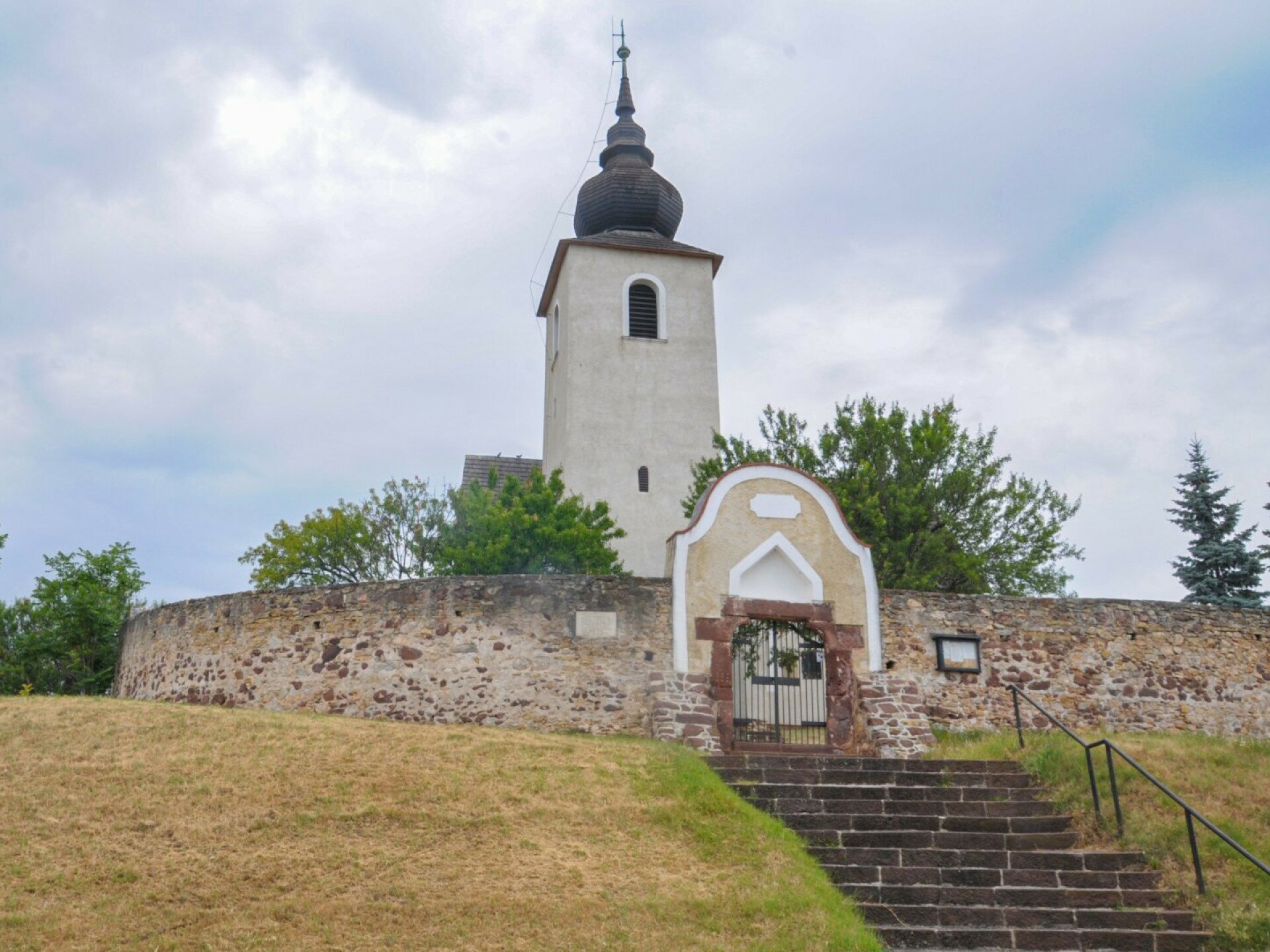 A strandon túl – Balatonalmádi rejtett kincsei