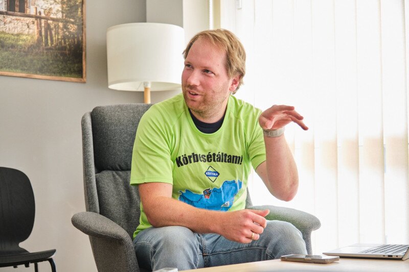 6042_XS107374_250610