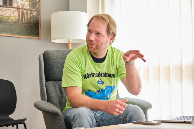 6042_XS107374_250610