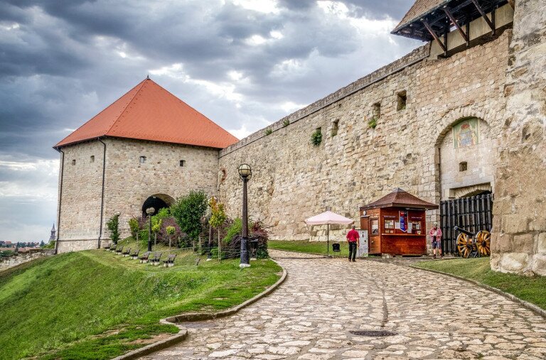 Mi lesz veled egri vár?