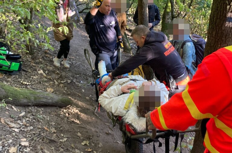 Bokatörött túrázót mentettek