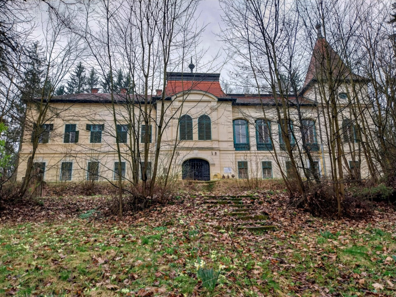 8. a felsőpetényi Almásy-kastély, Mindszenty bíboros házi őrizetének helyszíne