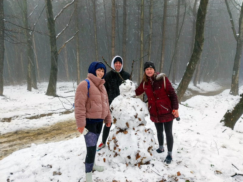 8. pihenő az Írott-kő felé avagy a hóbusó és vidám építői