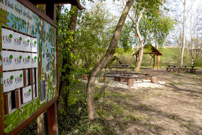 A bagi Fási-kert pihenőhelye