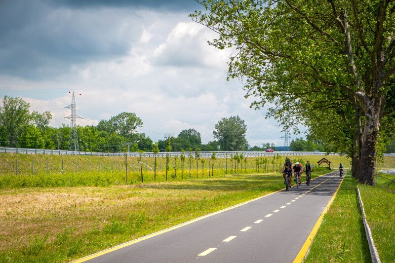 A Balaton bringakör a 71-es főút mellett