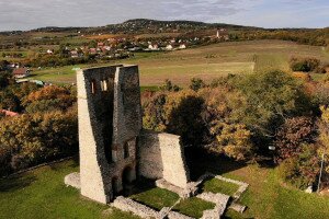 A Balaton-felvidék leghangulatosabb középkori templomromjai nyugalomfalván – Dörgicse