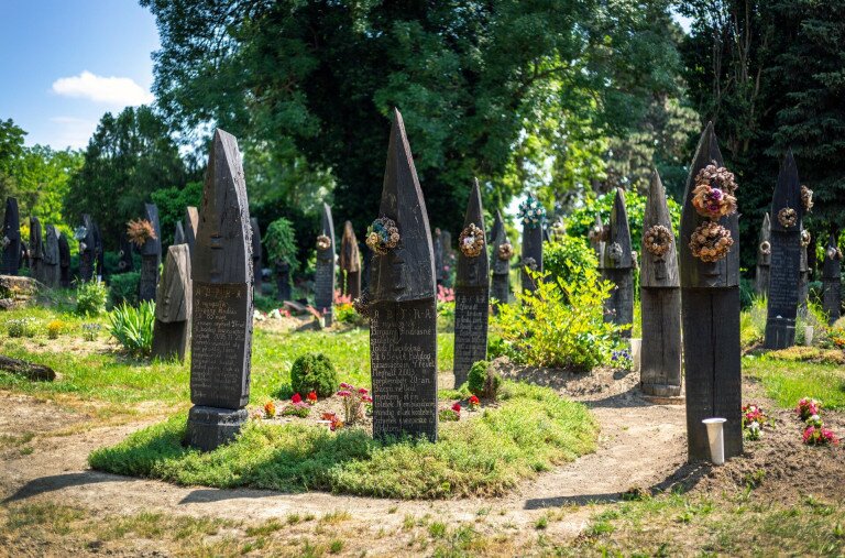 A csónakos fejfák temetője, ahol Kölcsey Ferenc is nyugszik