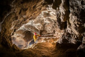 A csönd érintése – Overallos barlangi túrák