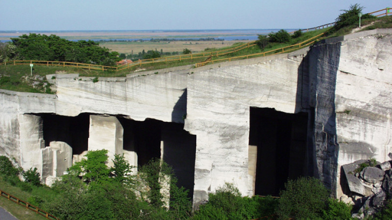 a_fert__rakosi_hires_k__ejt___oszlopcsarnoka-2.jpg