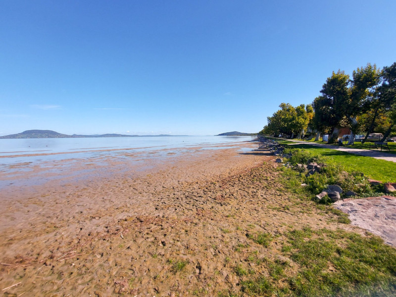Alacsony vízszint a Balatonon
