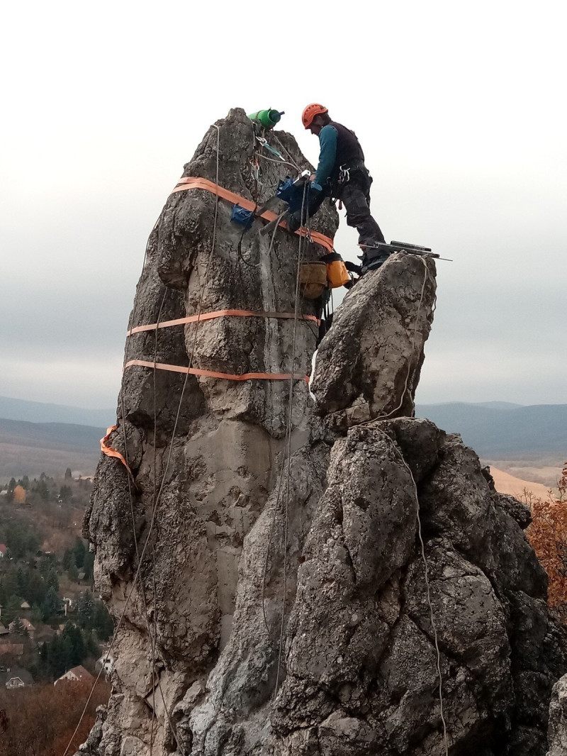 A_megerősítési_munkák_egy_fázisa