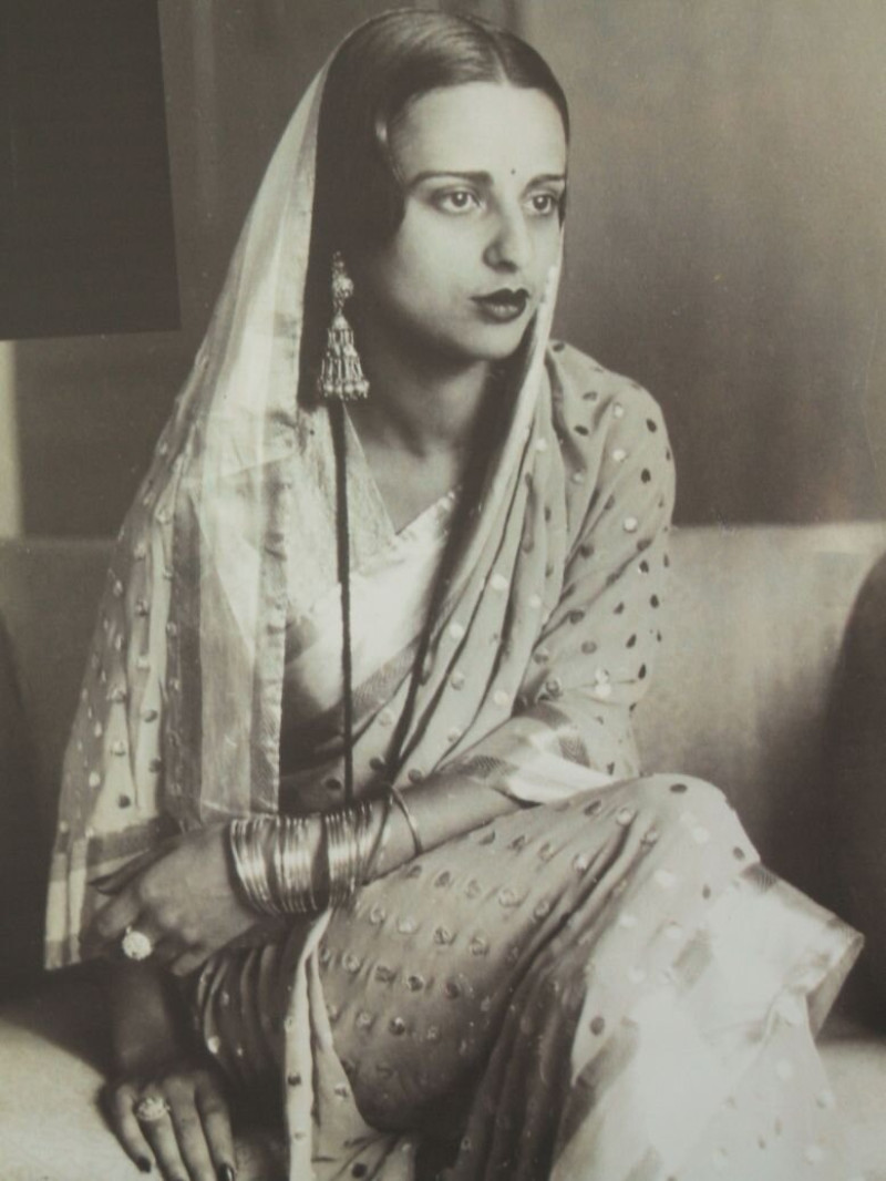 Amrita_Sher-Gil_in_sari