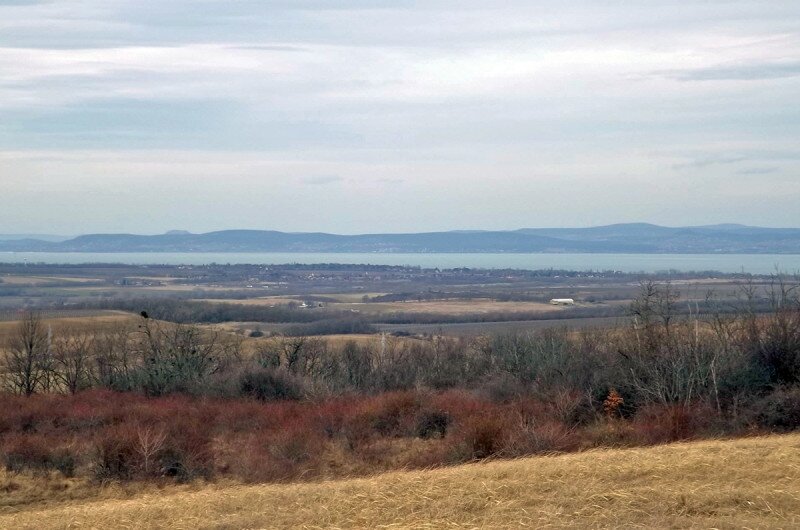 a_pa__ra__s_balaton_a_nezde-dombro__l_ma__solat.jpg
