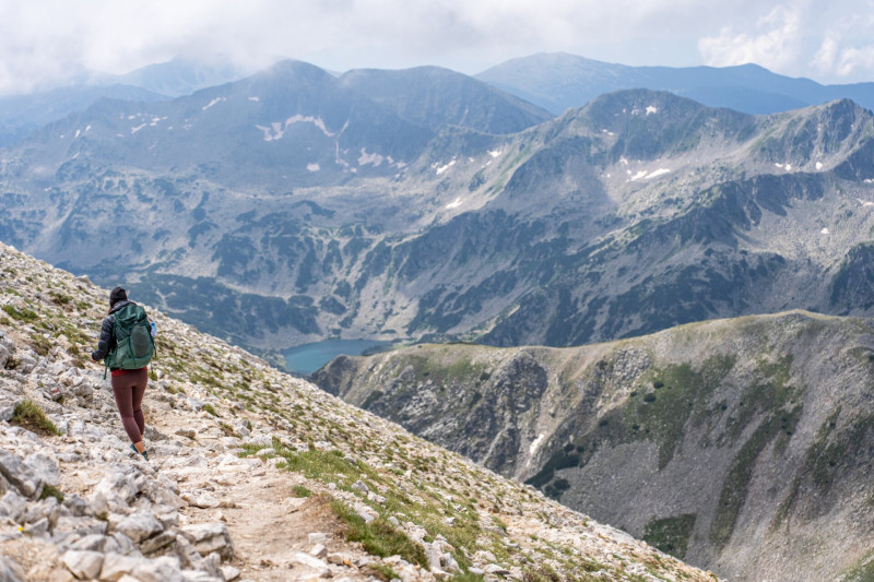 A Pirin-hegység főgerince Vihren csúcsáról lefelé jövet túrázva