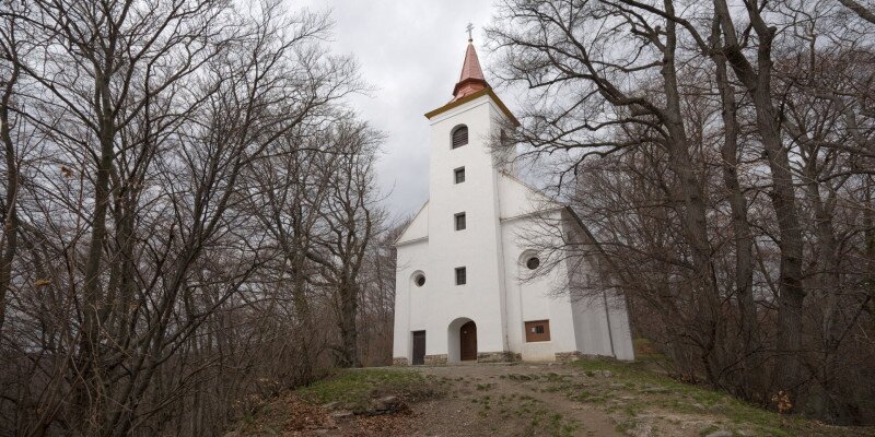 A Szent Vid-kápolna homlokzata