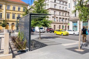 Átadták Budapest első zöld buszmegállóját