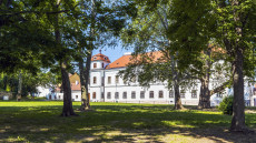 A tatai Esterházy-kastély, a béke szigete