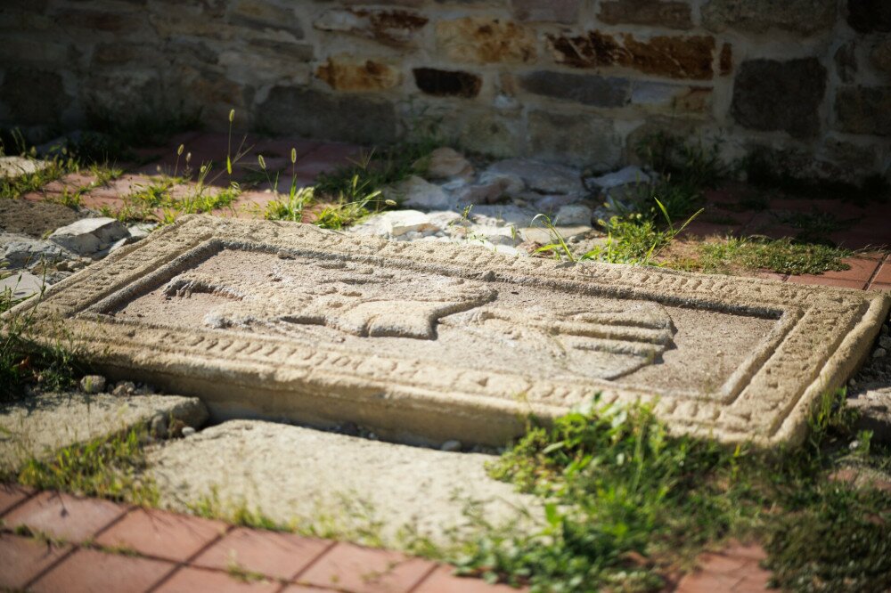 Az abasári bencés monostor romjai (Aba Sámuel feltételezett sírhelye)