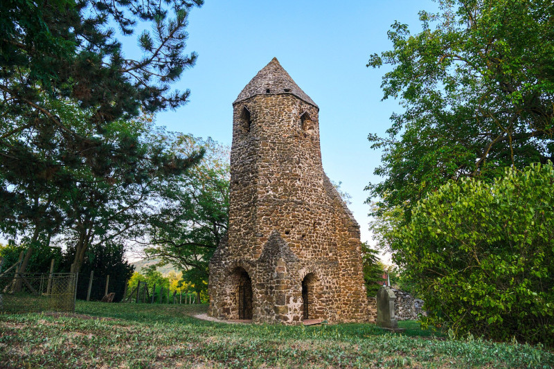 Az Avasi templomrom Szigliget határában