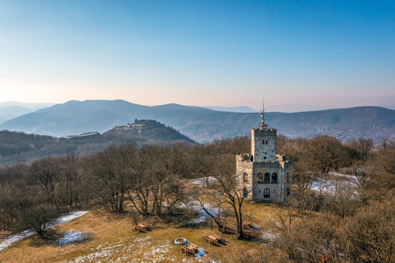 A Zsitvay-kilátó a Nagyvillámon