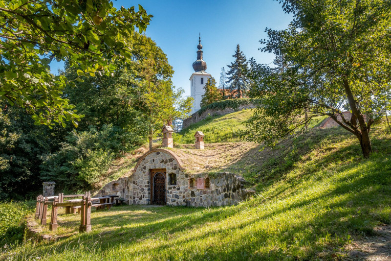  Bernecebaráti pince és templom