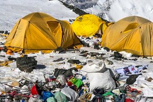 Betiltják az eldobható műanyagokat a Mount Everest térségében