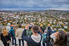 Csikófarkfiúk a felszínen, földrengések a mélyben – a Sas-hegy titkai