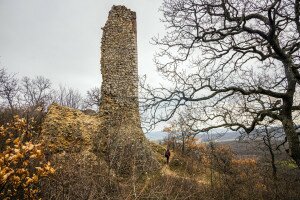 Csővár vára: évszázados romok a cserháti erdők mélyén