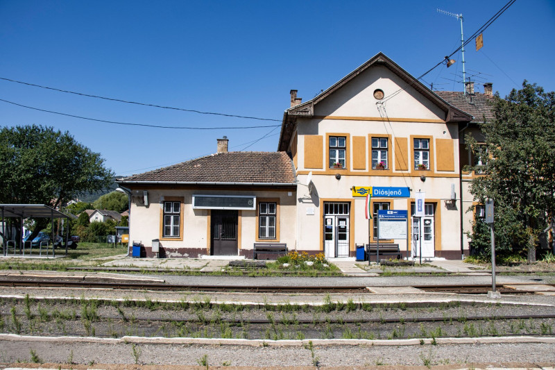 Diósjenő vasútállomás