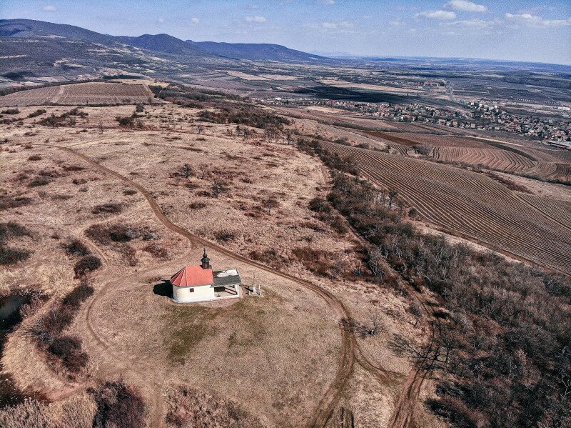 DJI_0226_Szent Anna-kápolna és Abasár látképe_FOTO-MTSZ