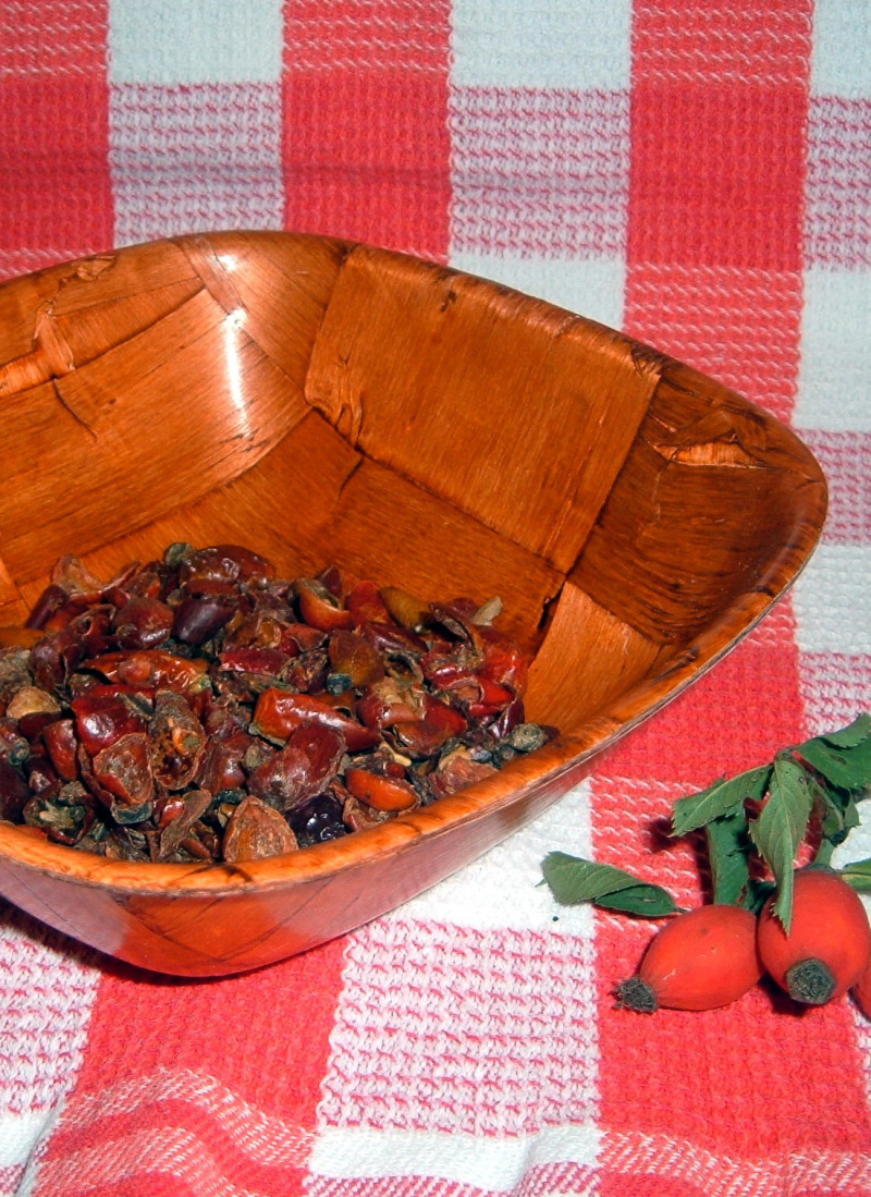 egy_adag_tea_elkeszitesehez_szukseges_1_csipkebogyo_2__k_vagott.jpg