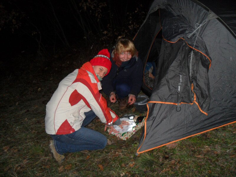 ezen_remek_emberek__nem_remegve_de_nevetve_tesznek_jelet__egy_helyen_melynek_neve__remete-hegy_pere