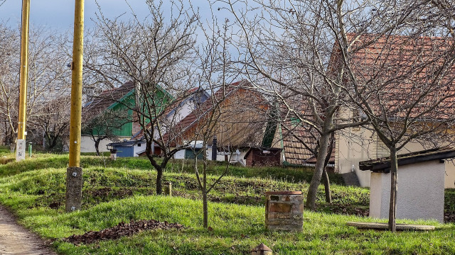 Ezer pince faluja – Séta a monori pincefaluban